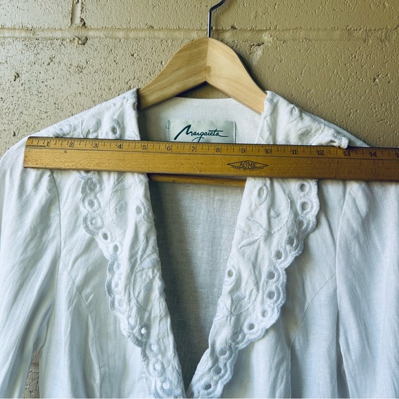 Margaieta White Linen Blazer Made in Canada - Picture 9 of 13